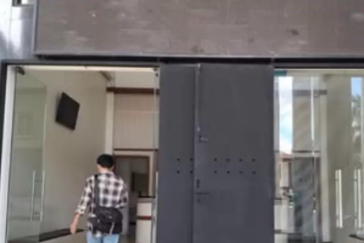 Kantor Bupati Pandeglang Pasang Pintu Baja Usai Aksi Demo Warga